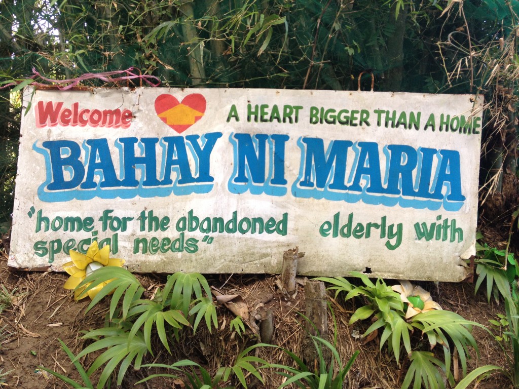 pbo-gives-love-to-the-grannies-of-bahay-ni-maria (5)
