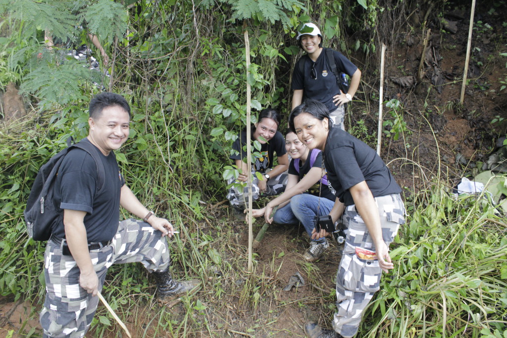 psg-plants-trees-at-ipo-watershed-coffeehan (7)