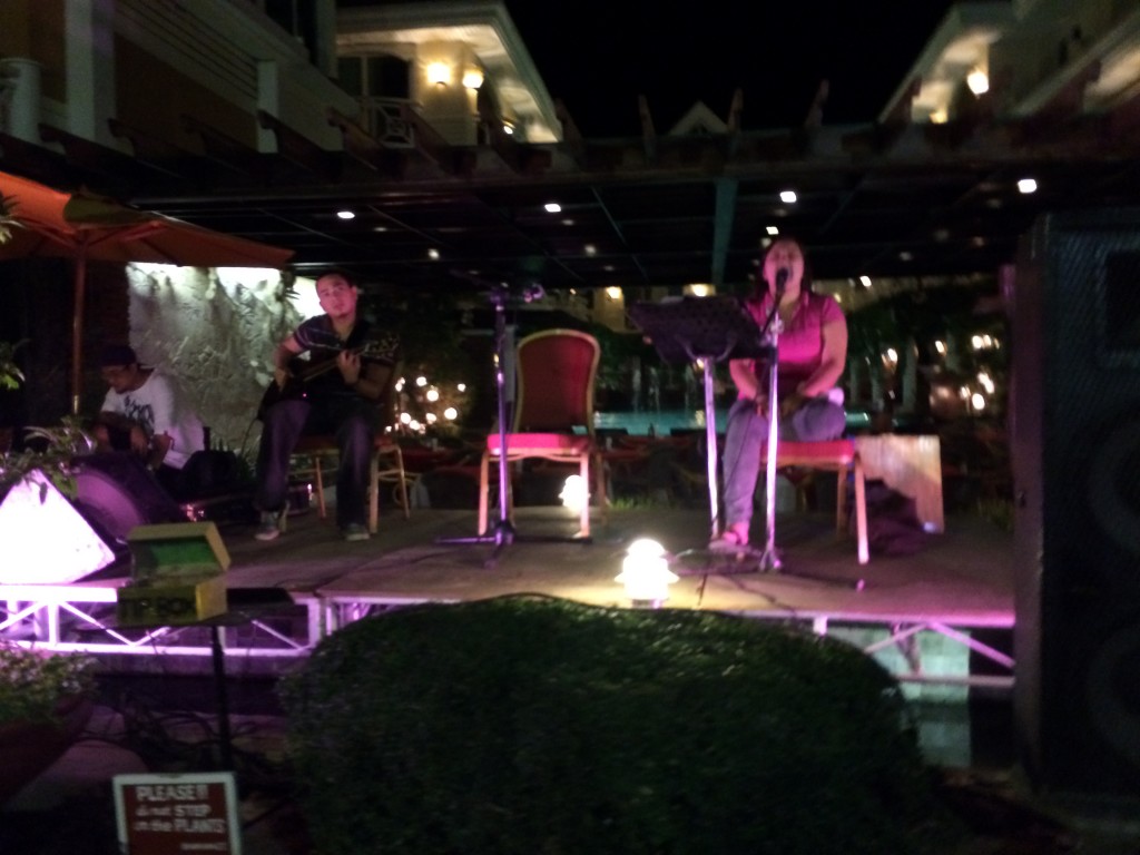 some-days-in-paradise-night-scene-coffeehan (5)