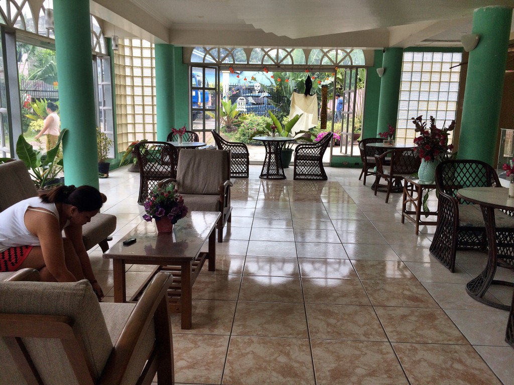 bohol-la-roca-hotel-lobby-coffeehan